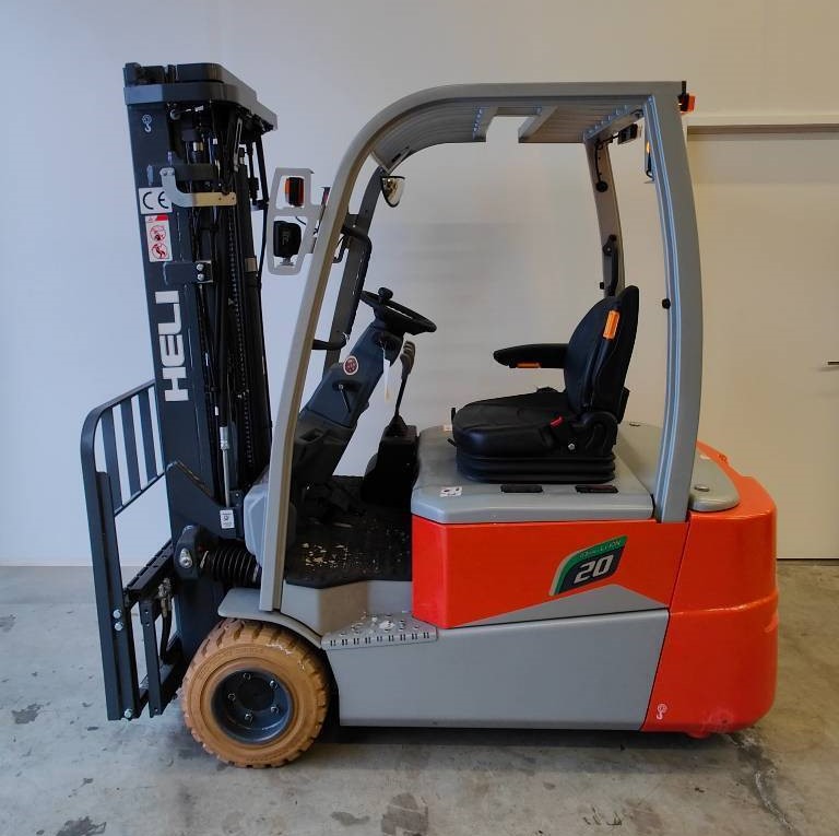 Heli CPD20SQ-GD2. Uusi / ajamaton sähkötrukki. Nostokyky: 2000 kg / 4,7 metriä. Hinta : 25900€ alv 0% välimyyntivarauksin.